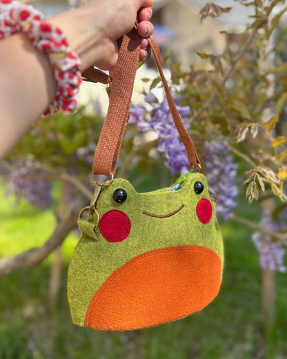 Lily the Frog Bag
