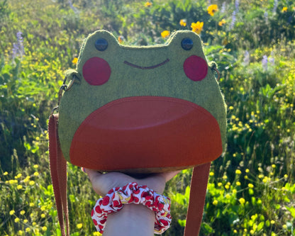 Lily the Frog Bag