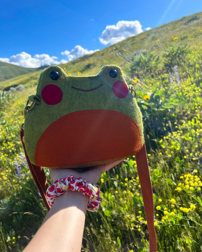 Lily the Frog Bag